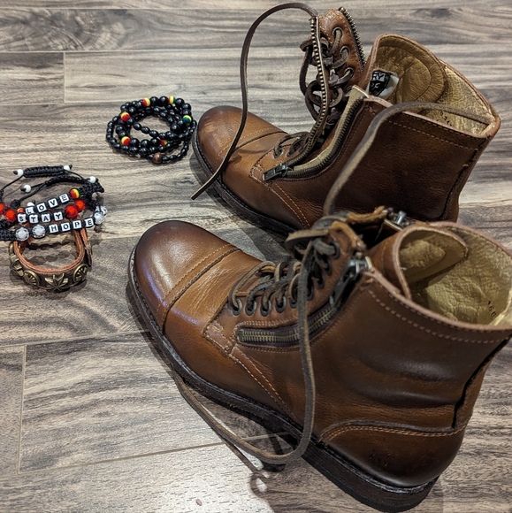 Frye female boots - Picture 4 of 5